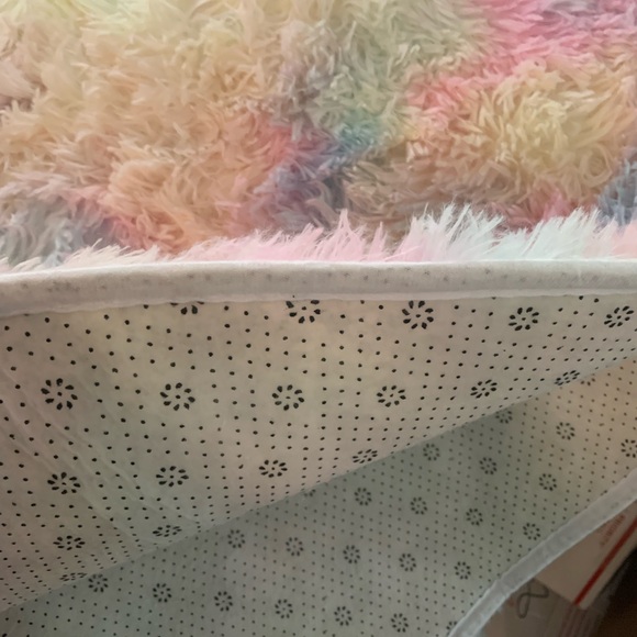 NEW Round Cotton Candy Tie-Dye Rainbow Area Accent Rug 6ft x 6ft - Picture 5 of 6